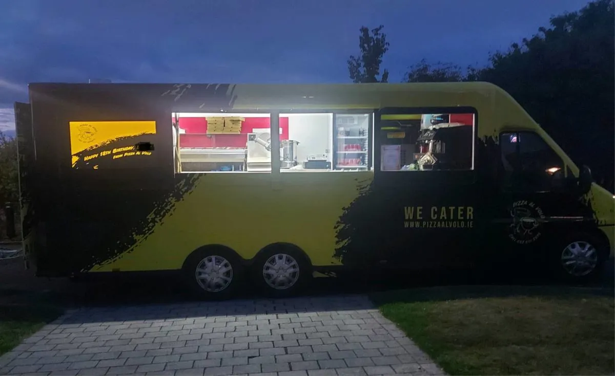 Pizza party and events catering van - Image 4