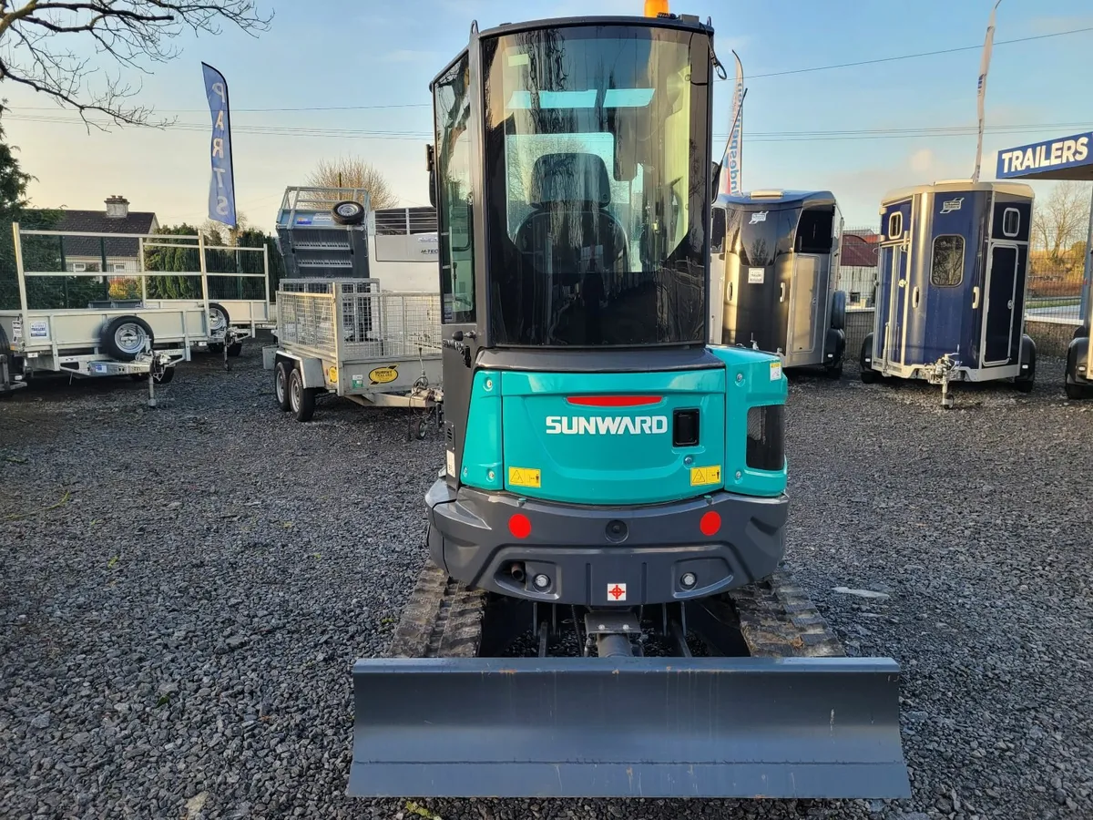 NEW SUNWARD  2.5 TON   MINI DIGGER - Image 4