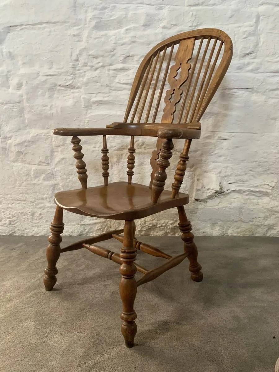 Victorian elm high back Windsor armchair. - Image 2