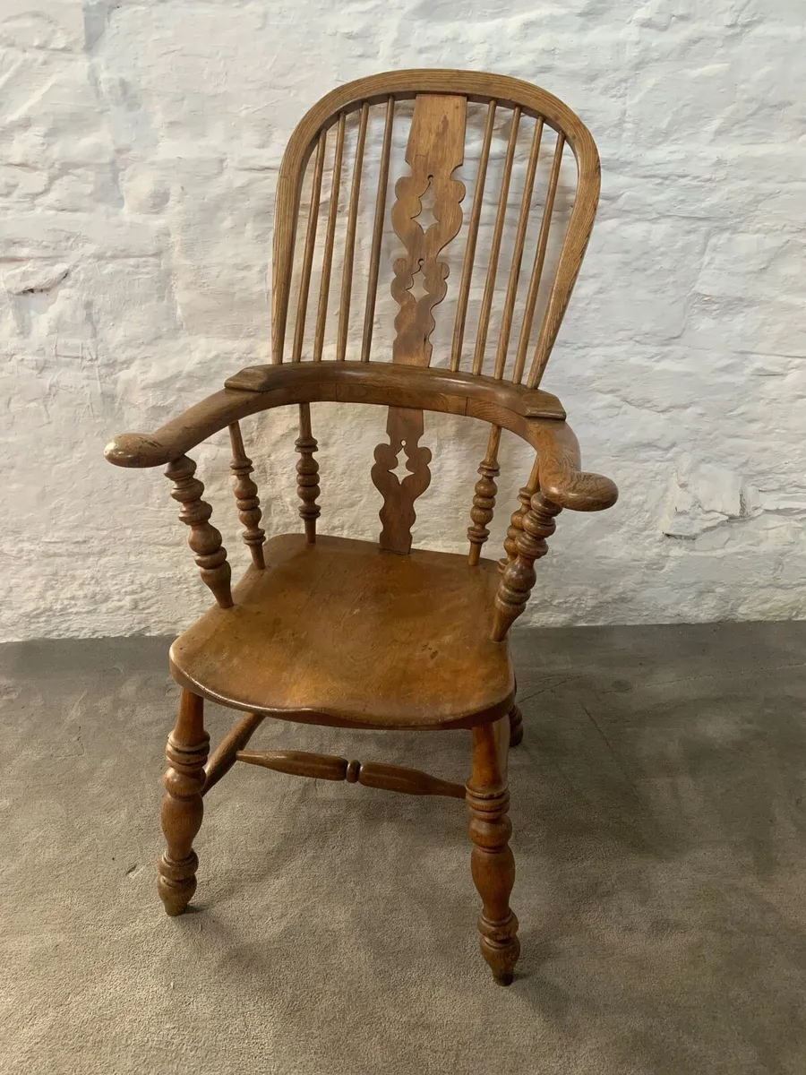 Victorian elm high back Windsor armchair. - Image 3