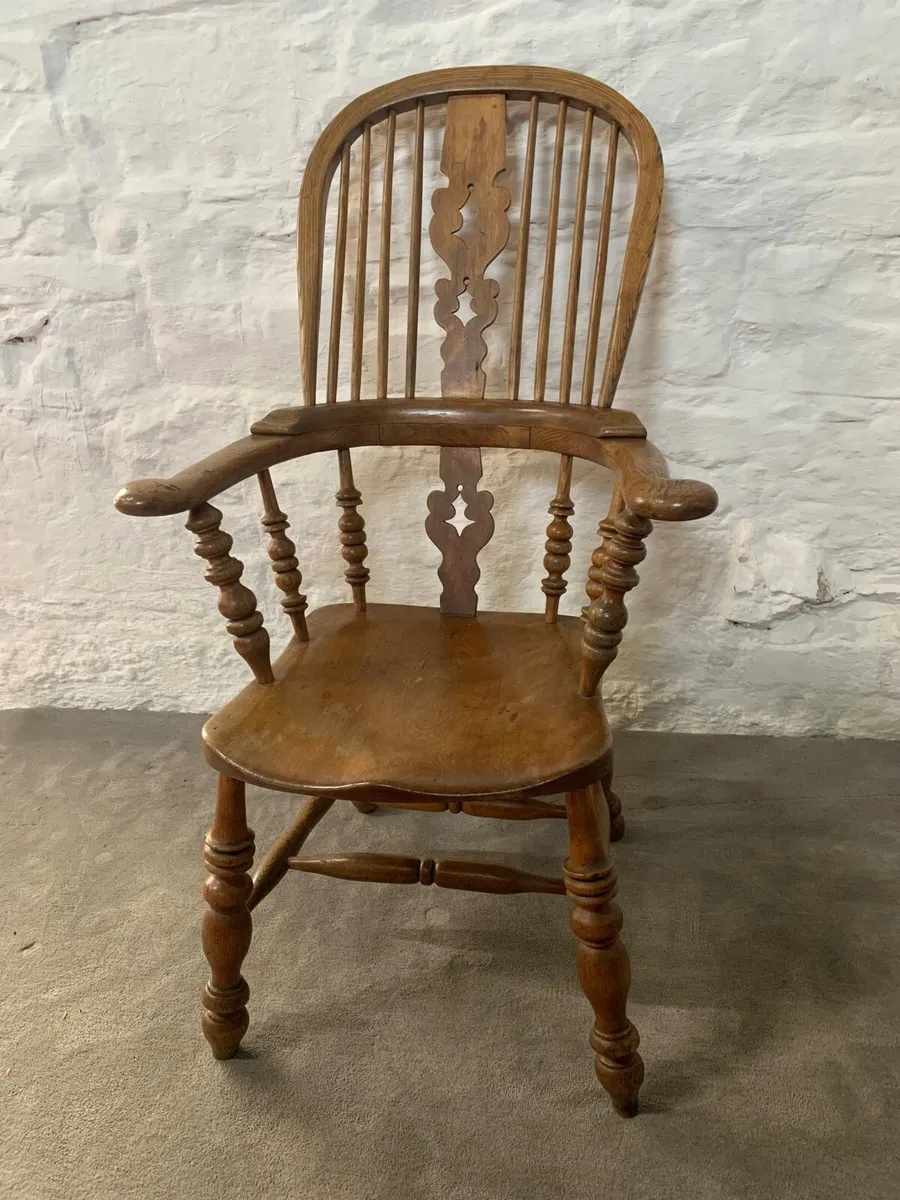 Victorian elm high back Windsor armchair. - Image 4