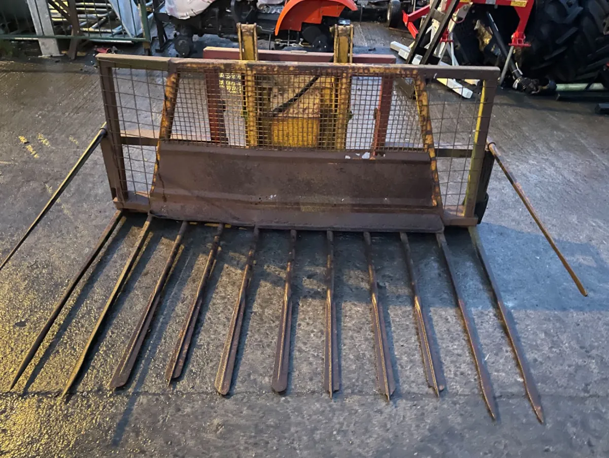 Twose 7FT HYD Buckrake - Image 1