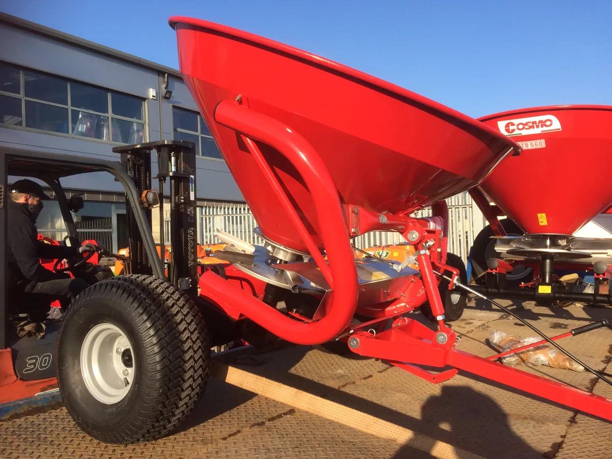 Cosmo and jarmet quad fertiliser sowers - Image 3