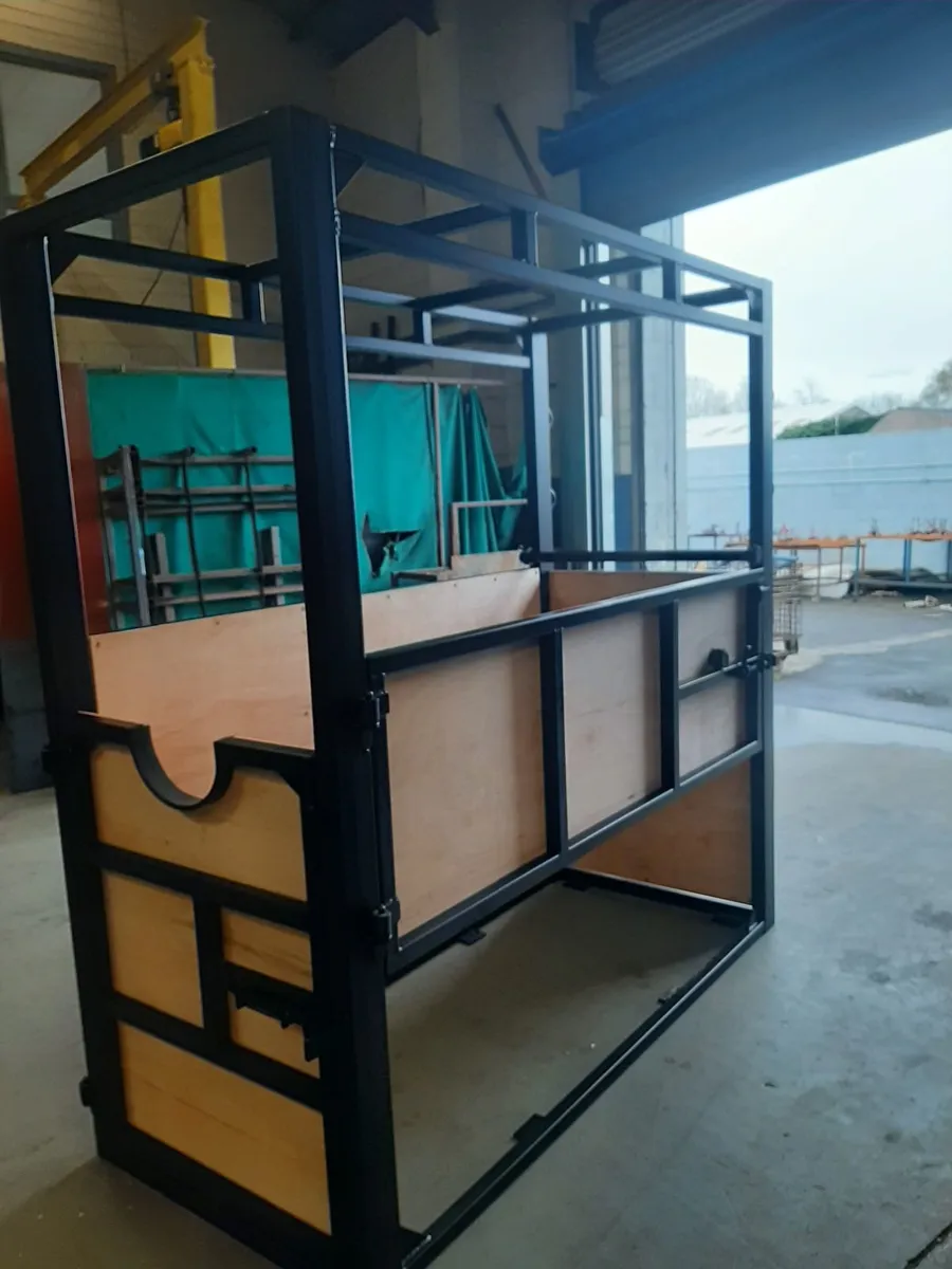 Horse stocks - Image 4