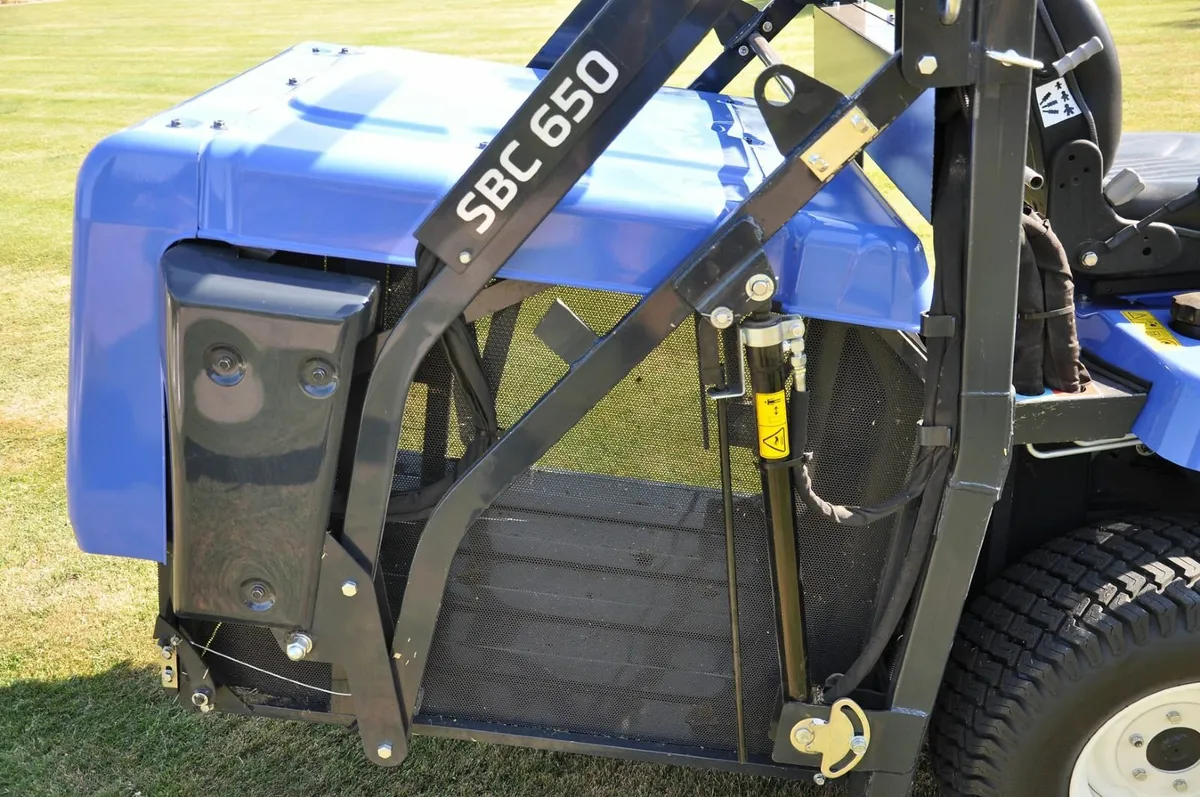 Iseki SXG324 Commercial mower - Image 4