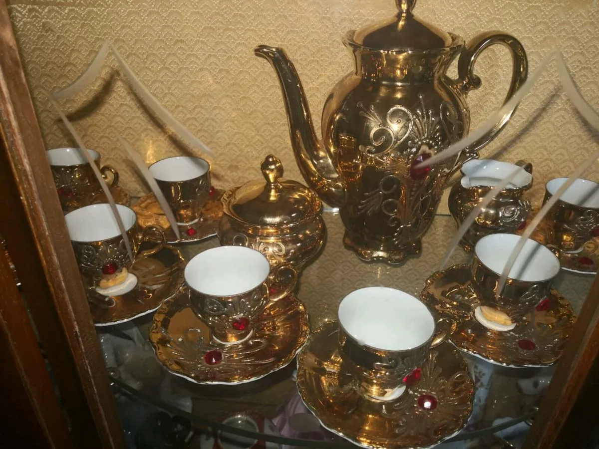 Exquisite antique Italian porcelain teaset - Image 1