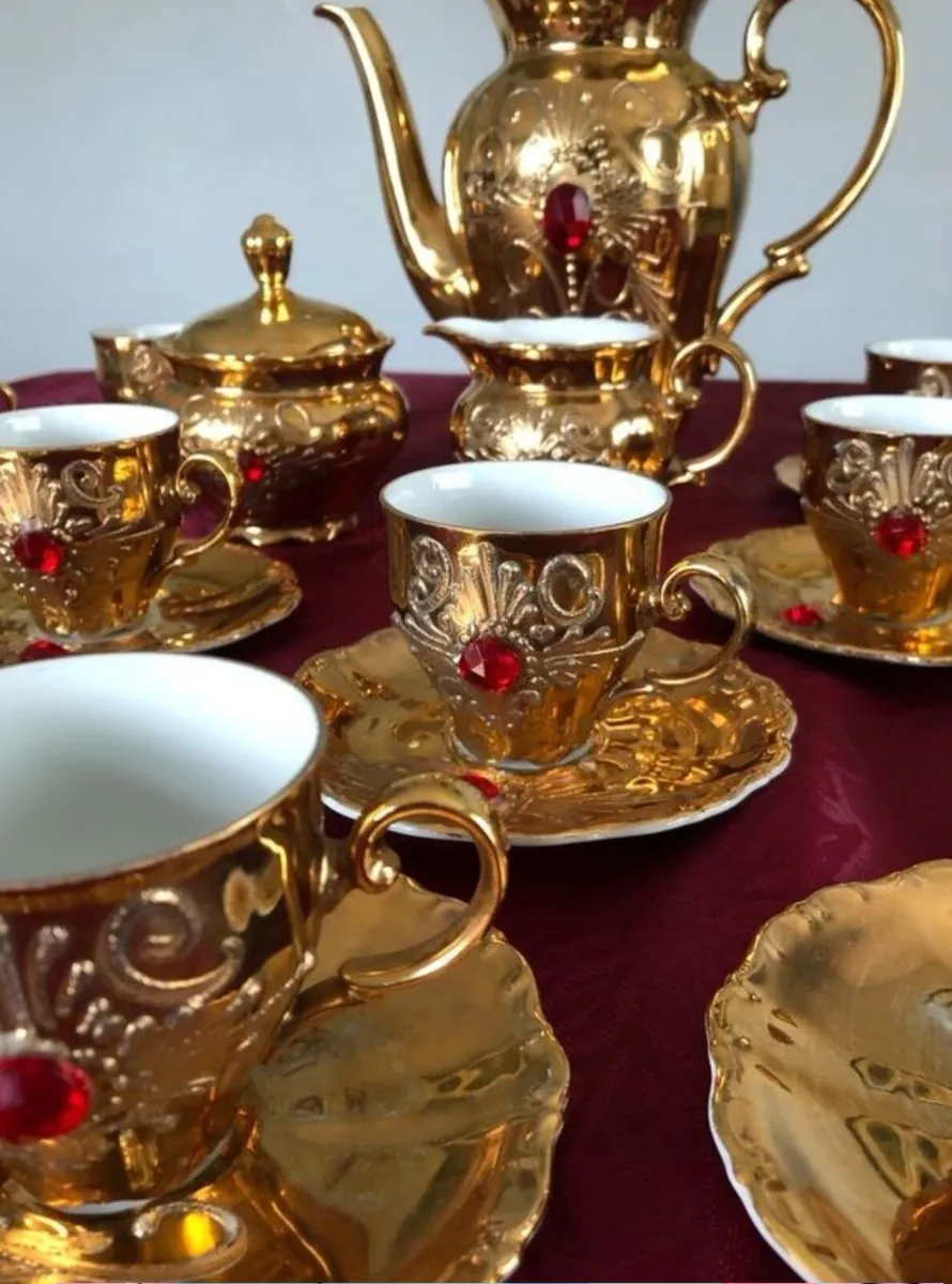 Exquisite antique Italian porcelain teaset - Image 2