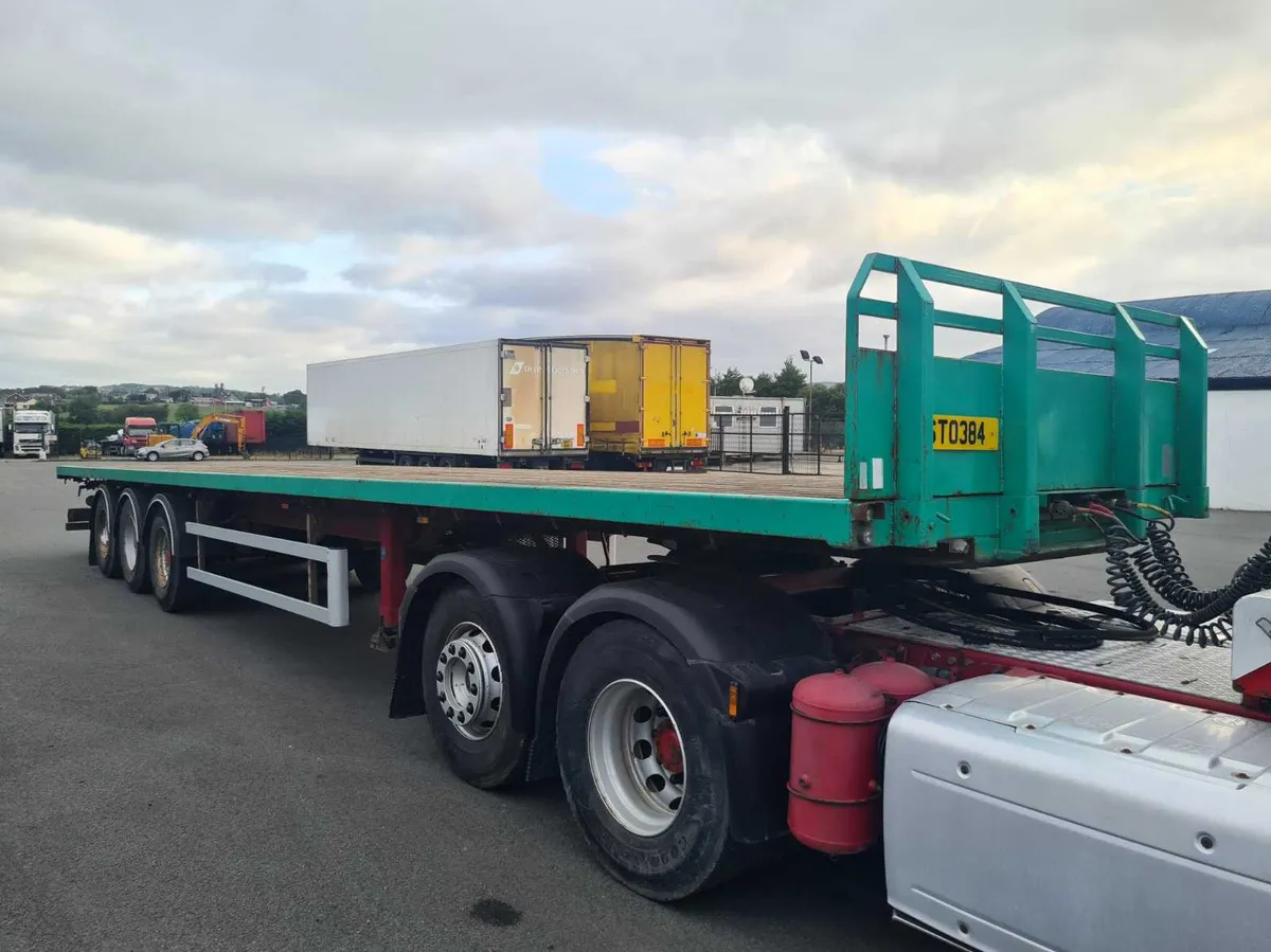 2012 SDC 13.6M FLATBED TRI AXLE TRAILER - Image 1
