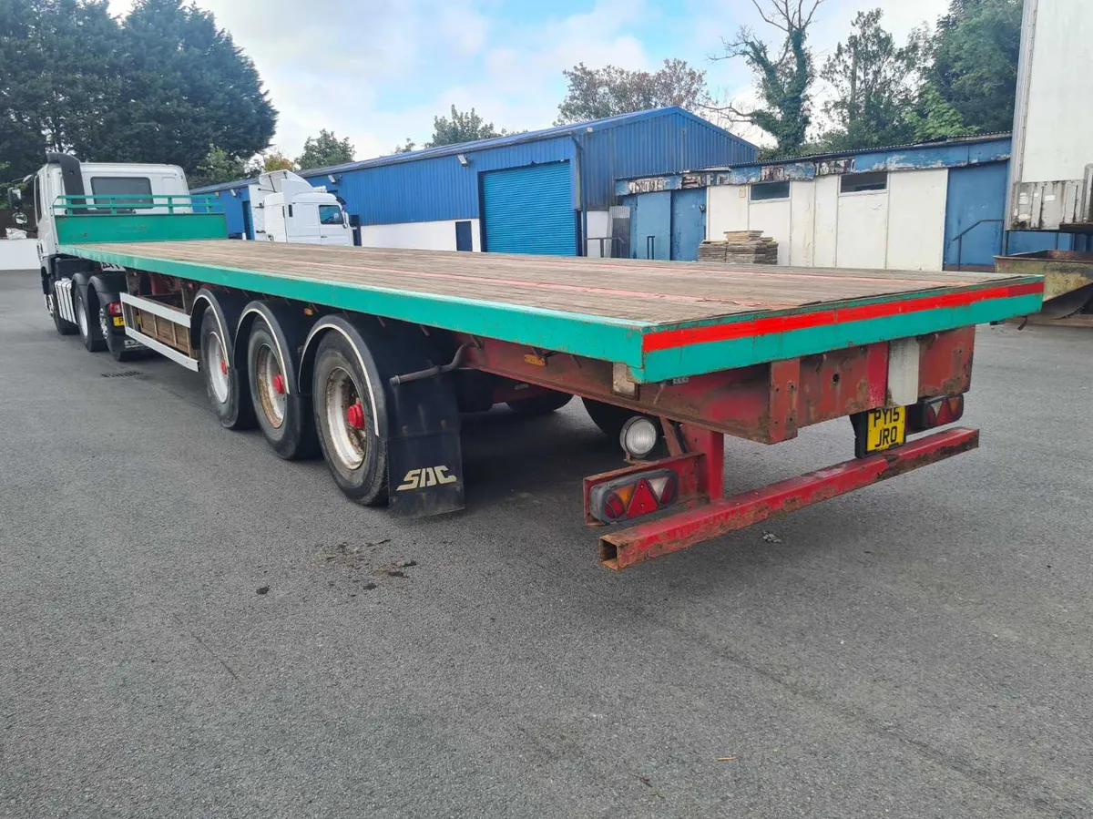 2012 SDC 13.6M FLATBED TRI AXLE TRAILER - Image 4