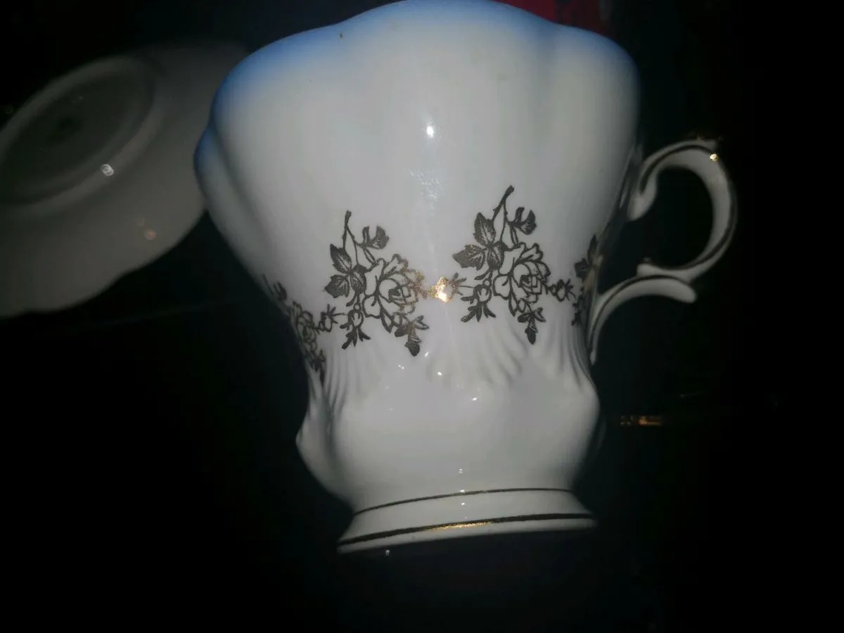2 beautiful Royal Albert teacup and saucers - Image 2