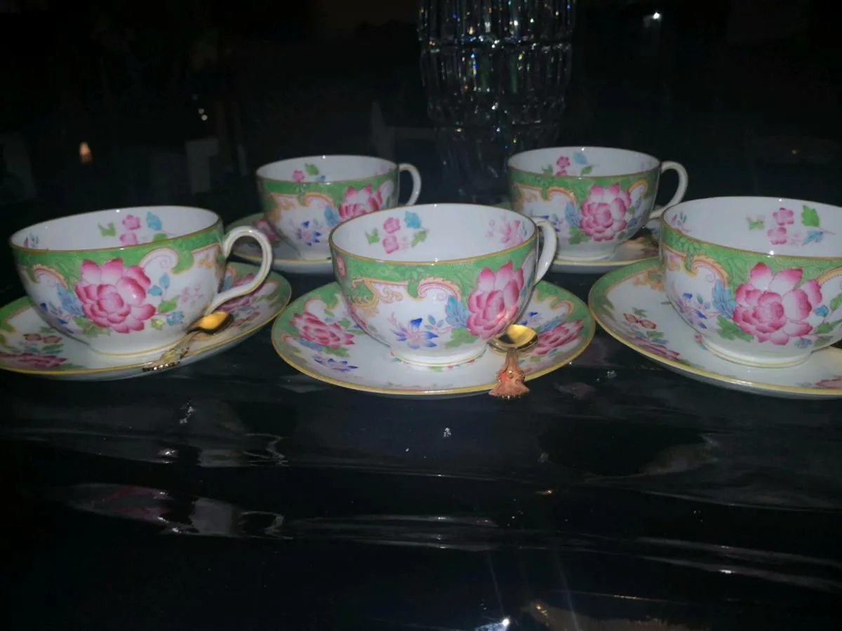 Stunning Royal Doulton teaset - Image 1