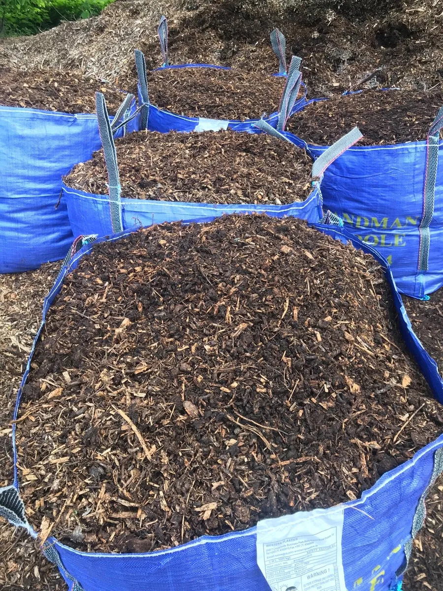 Topsoil,, Bark Mulch ,,,Beach Pebble - Image 3