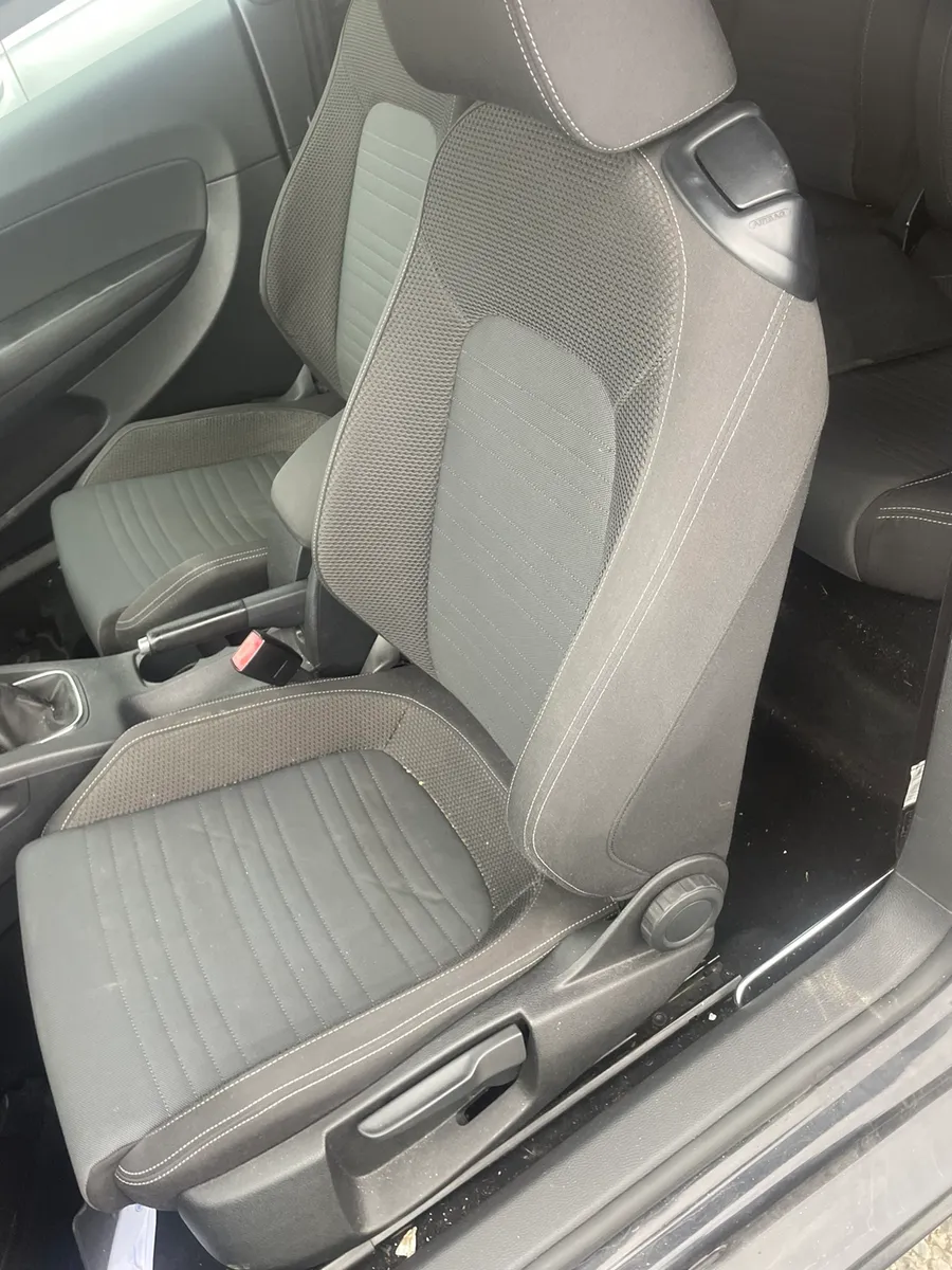 2010 vw scirocco 2.0 tsi for dismantling - Image 2