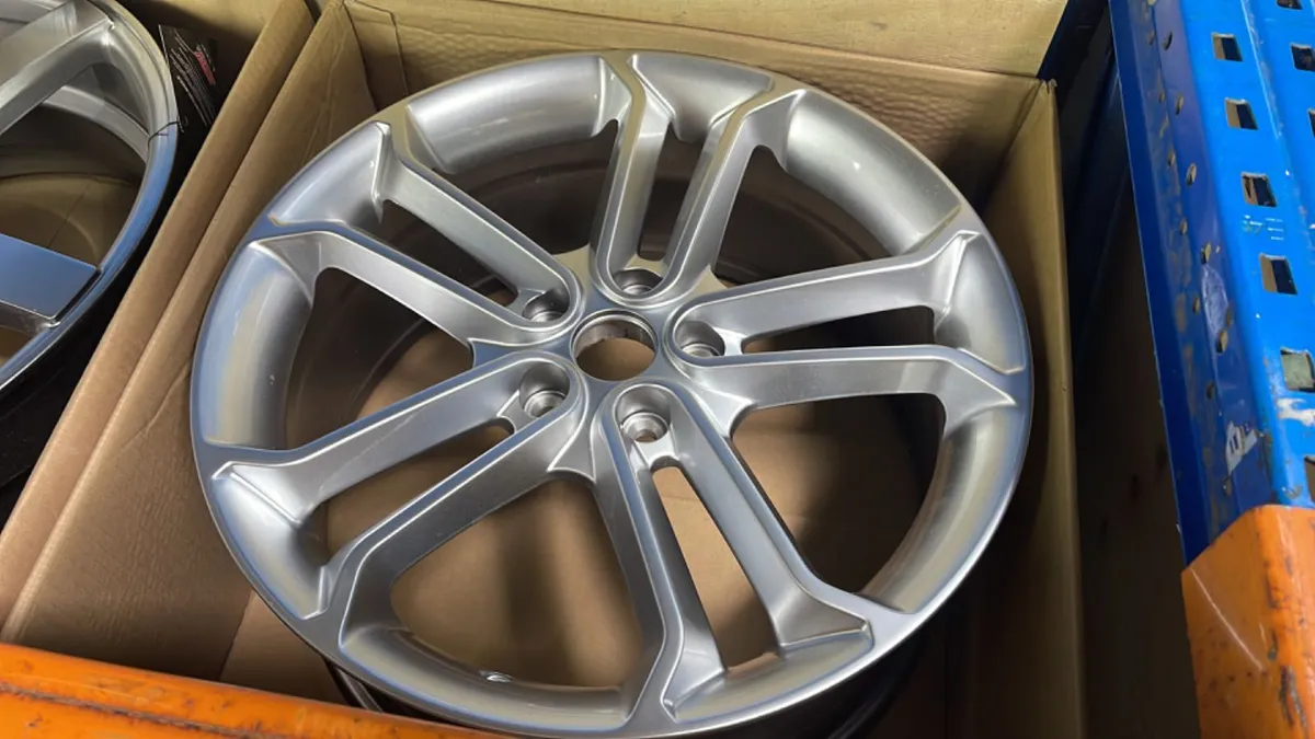 18” st Ford silver 5x108 & tyres