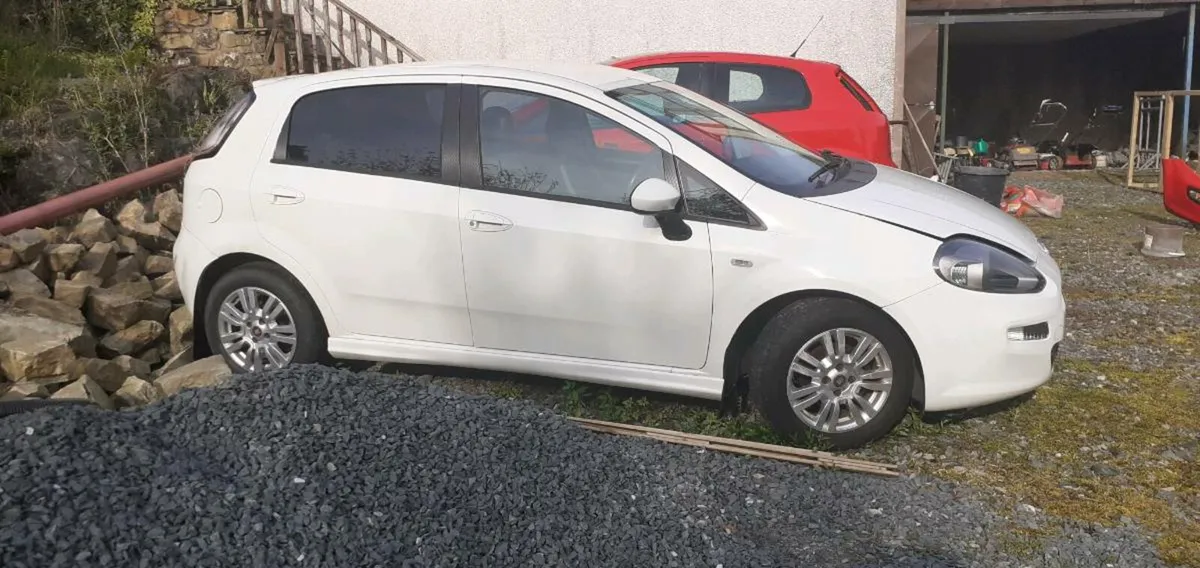 2012 Fiat Punto 1.2 petrol parts only!! - Image 2