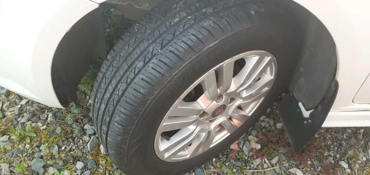 2012 Fiat Punto 1.2 petrol parts only!! - Image 4