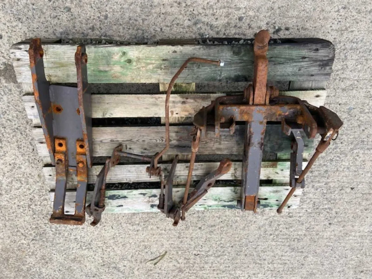 Pickup Hitch to suit MF 390, 690, 675... - Image 1