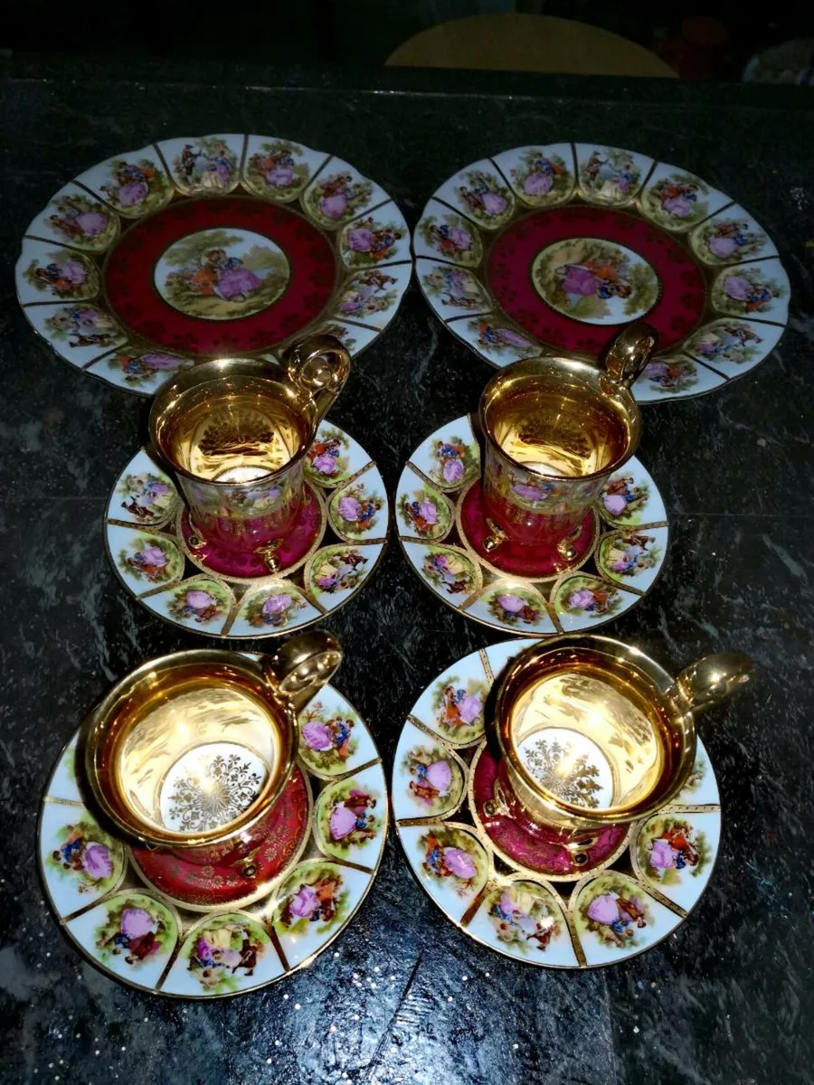 Exquisite Alt Wien set - Image 1