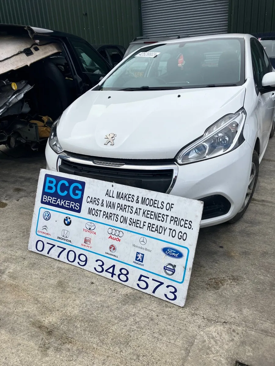 2018 Peugeot 208 parts breaking