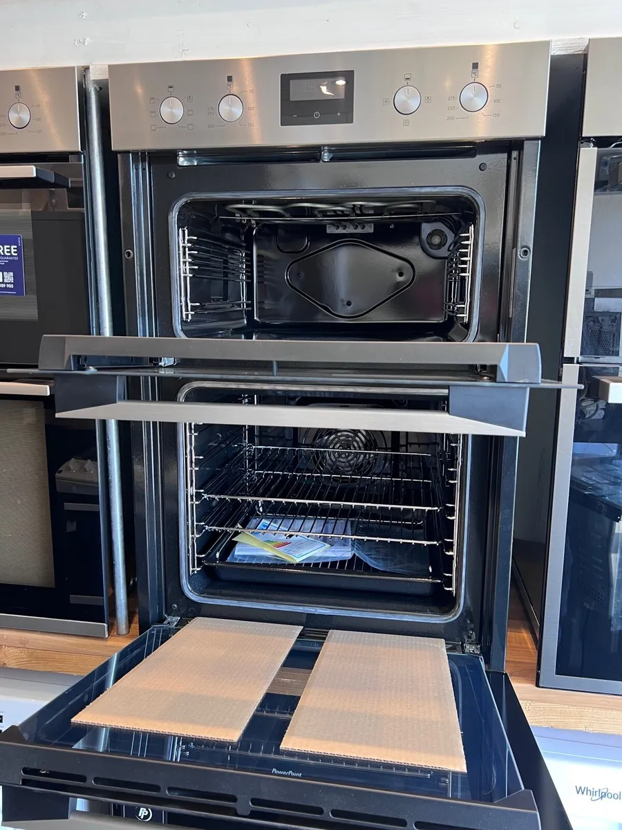 New display model integrated Electrolux oven - Image 2