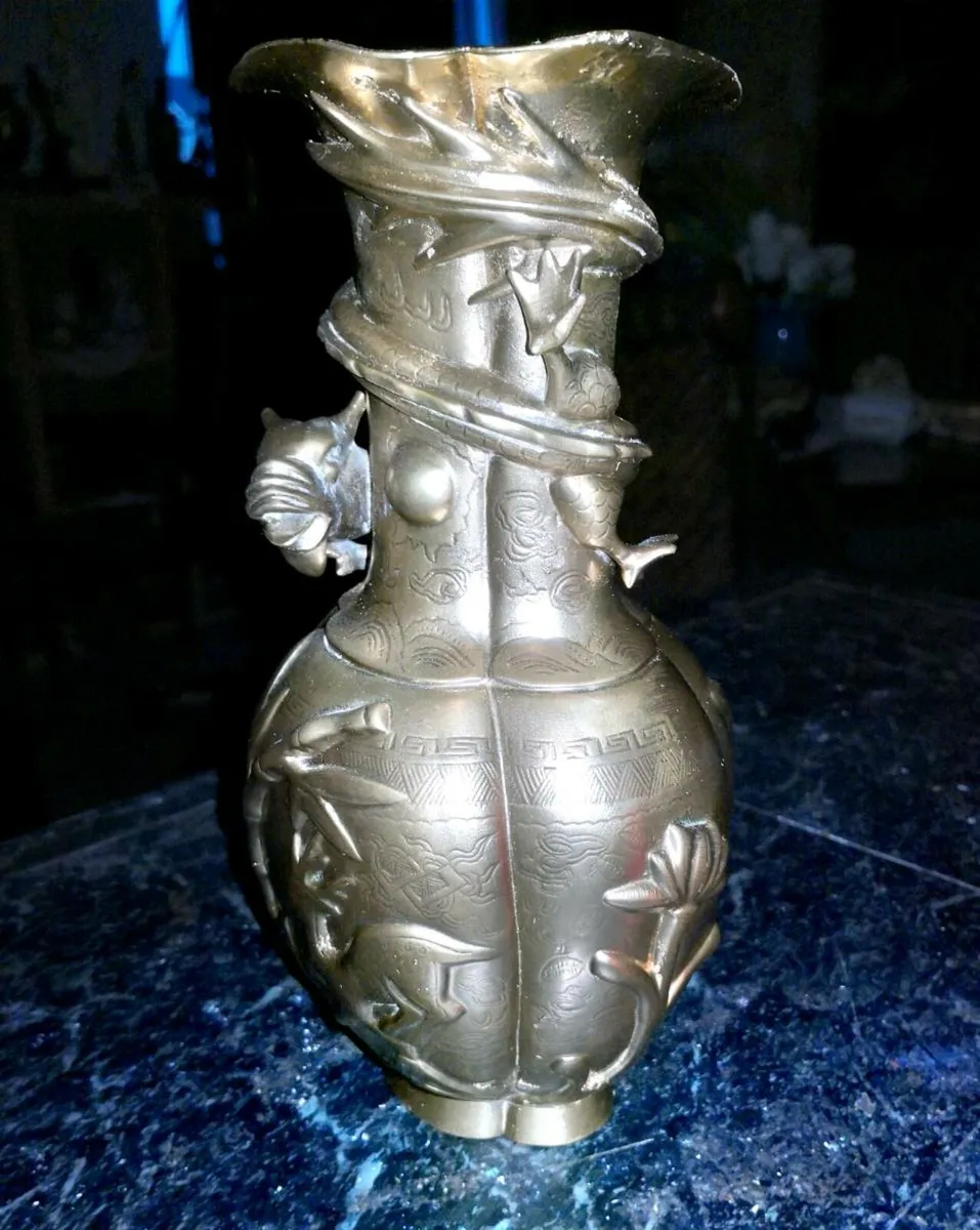 Antique Chinese heavy brass vase - Image 1