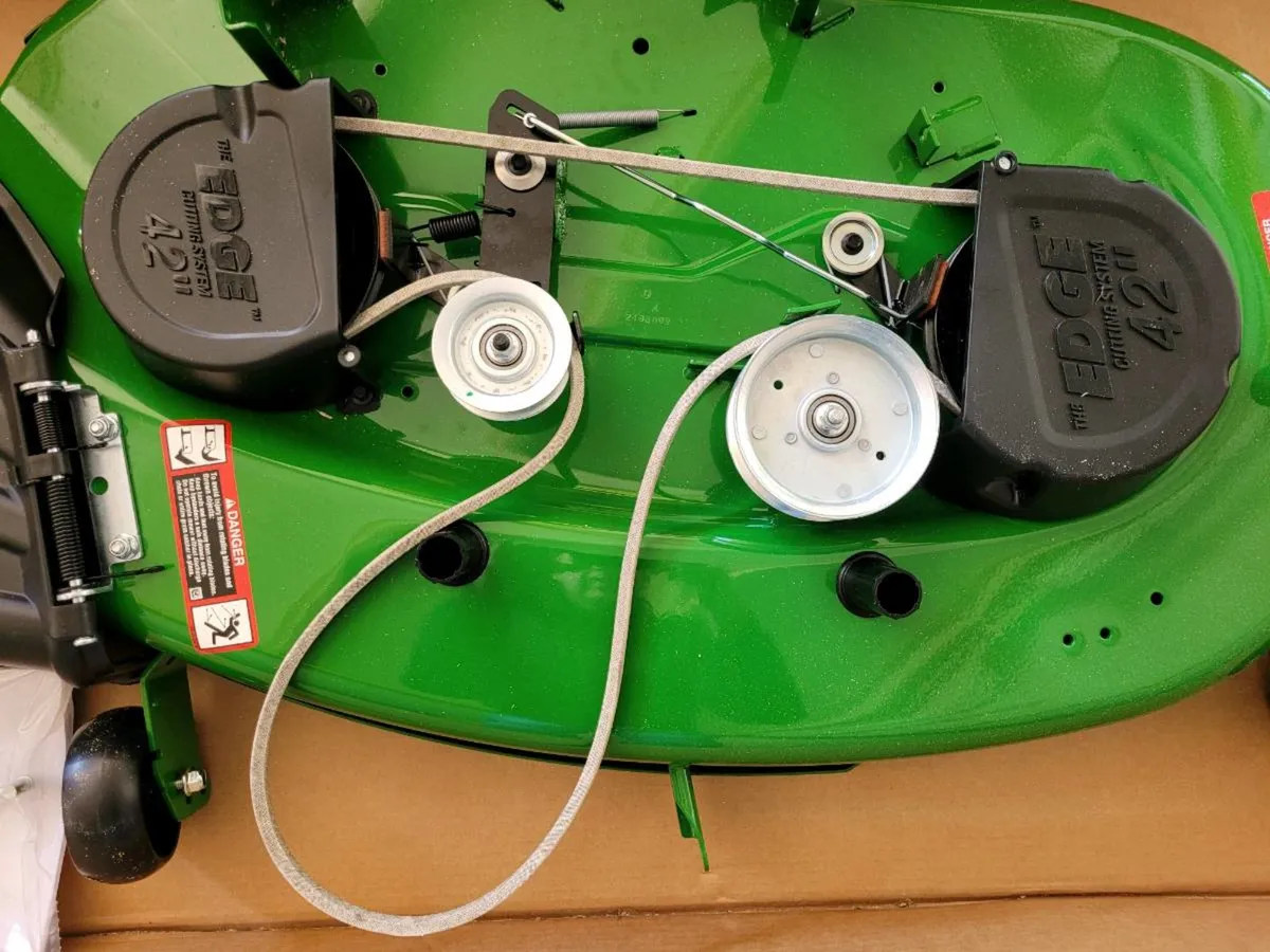 John Deere mower deck Please read the advert - Image 2