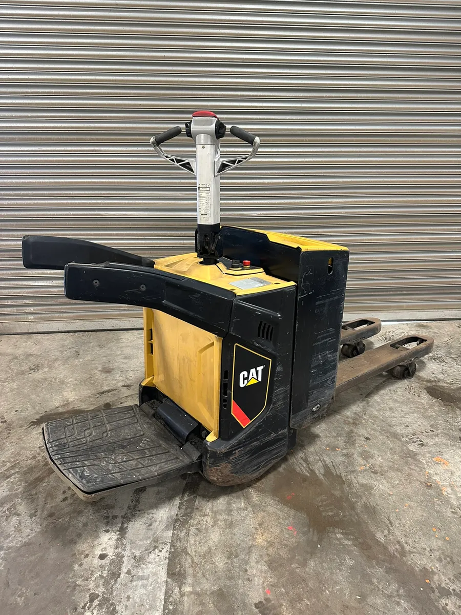 2015 Caterpillar Pallet Truck - Image 1
