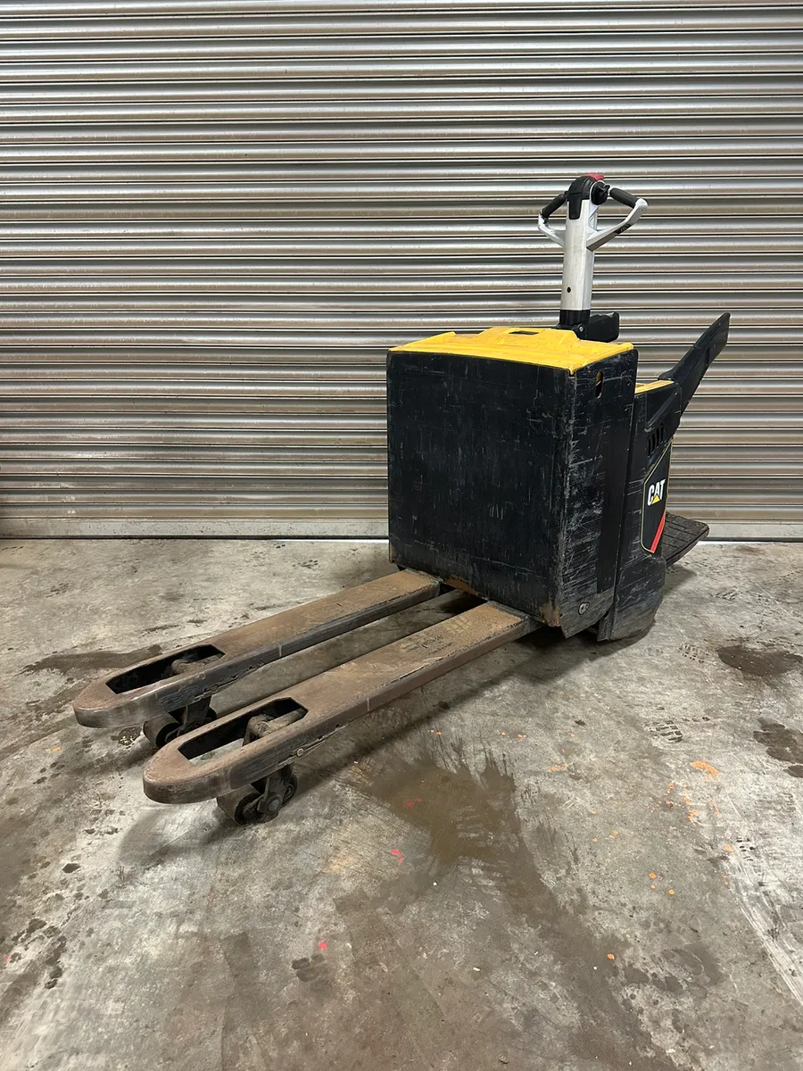 2015 Caterpillar Pallet Truck - Image 2