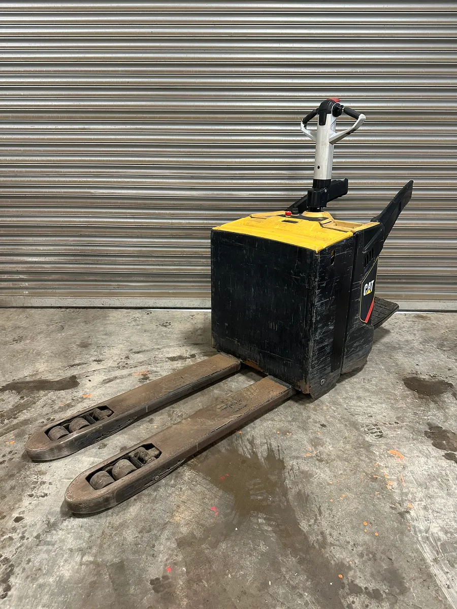 2015 Caterpillar Pallet Truck - Image 3