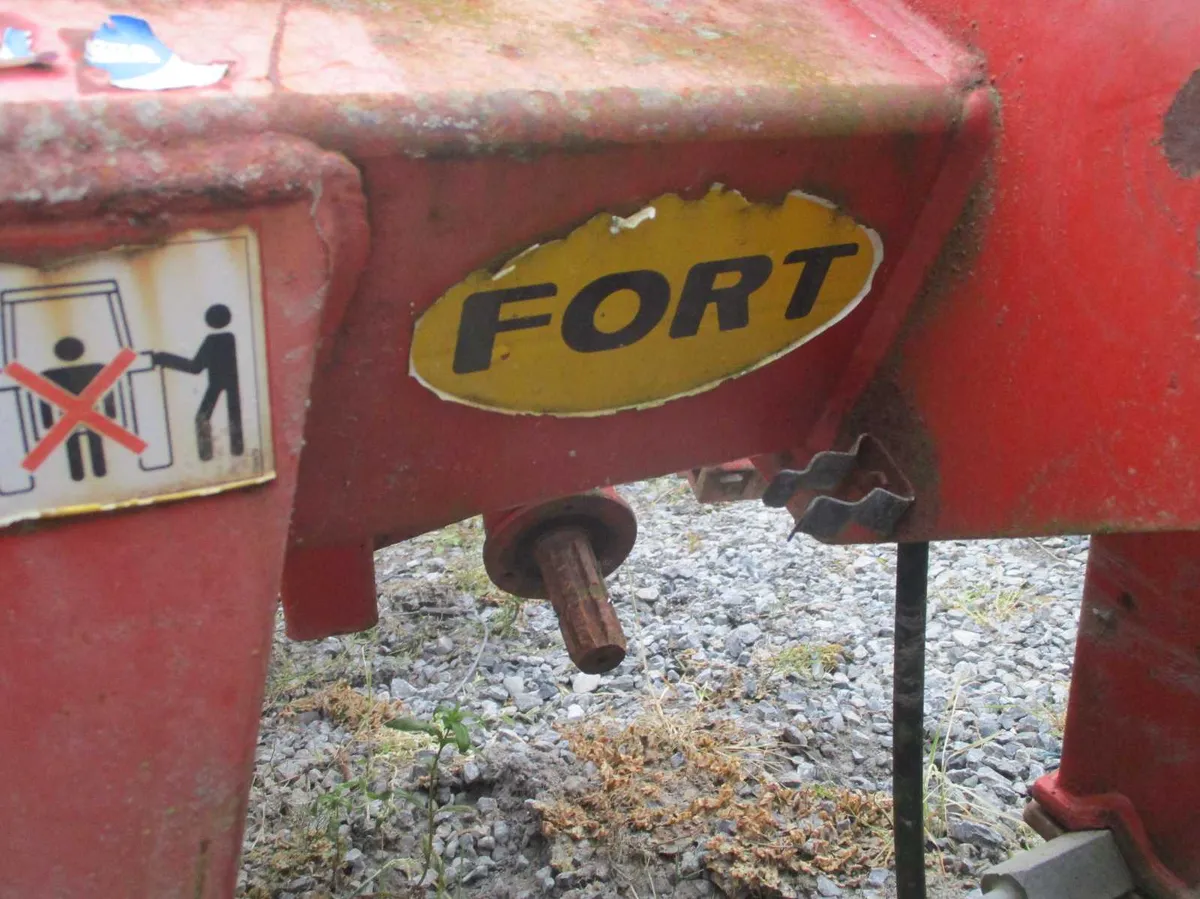 BREAKING FORT AND MORRA MOWERS - Image 3