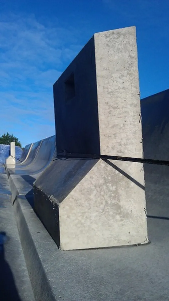 L Shape Feed Trough Barrier Feeder - Image 3