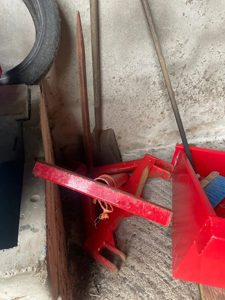 Nugent & Moyfab Bale Lifters & Bale spike for sale - Image 3