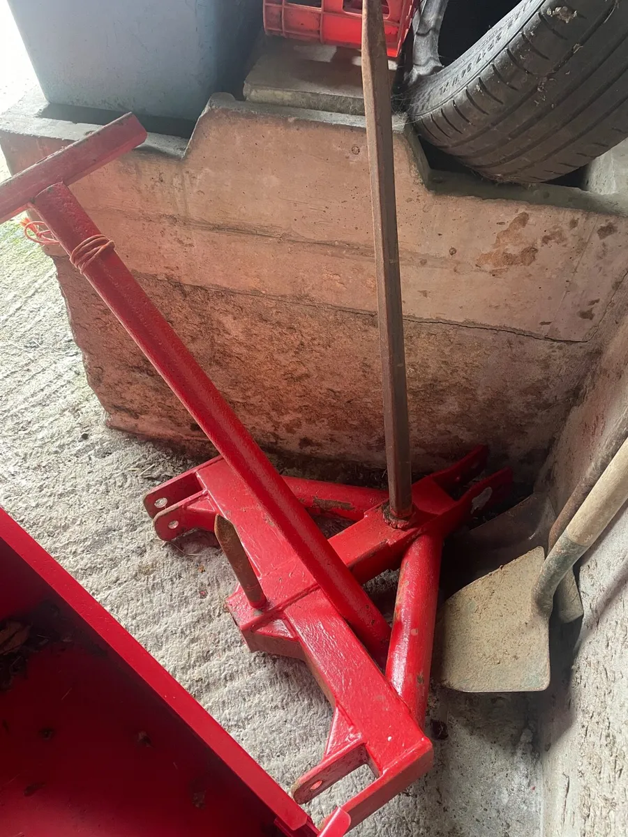 Nugent & Moyfab Bale Lifters & Bale spike for sale - Image 2