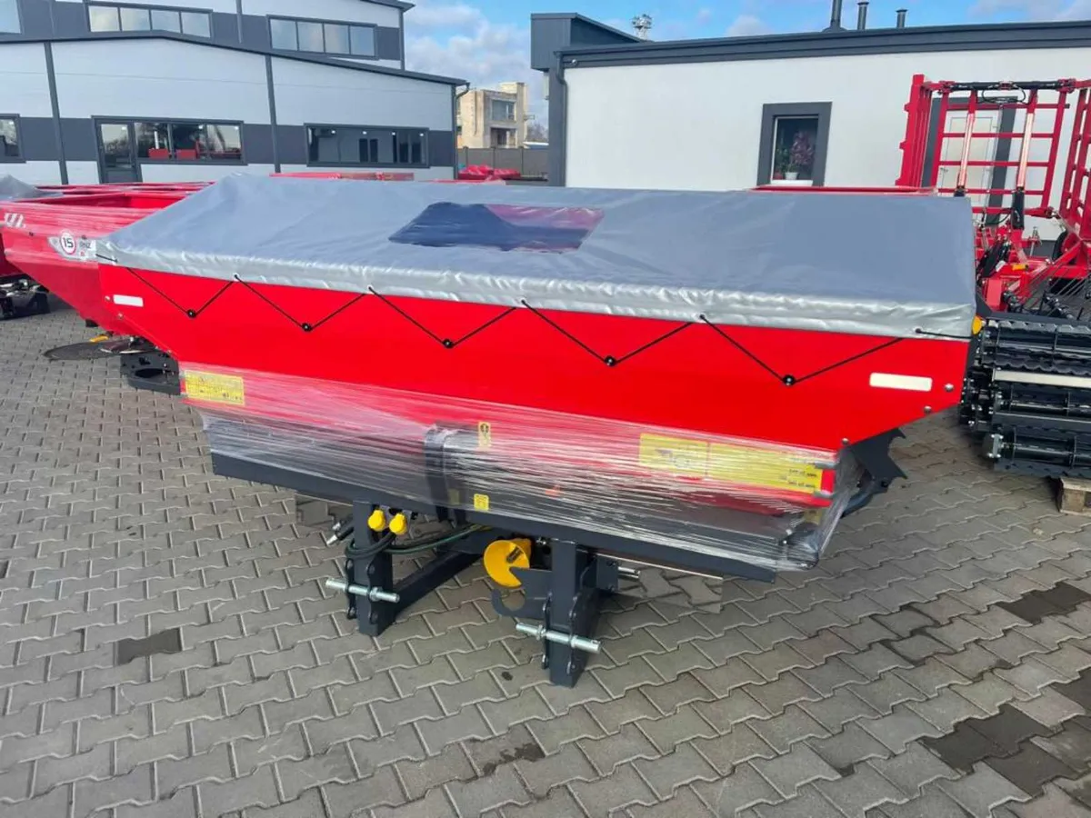 Fertiliser spreader 2.2 Ton - Image 2