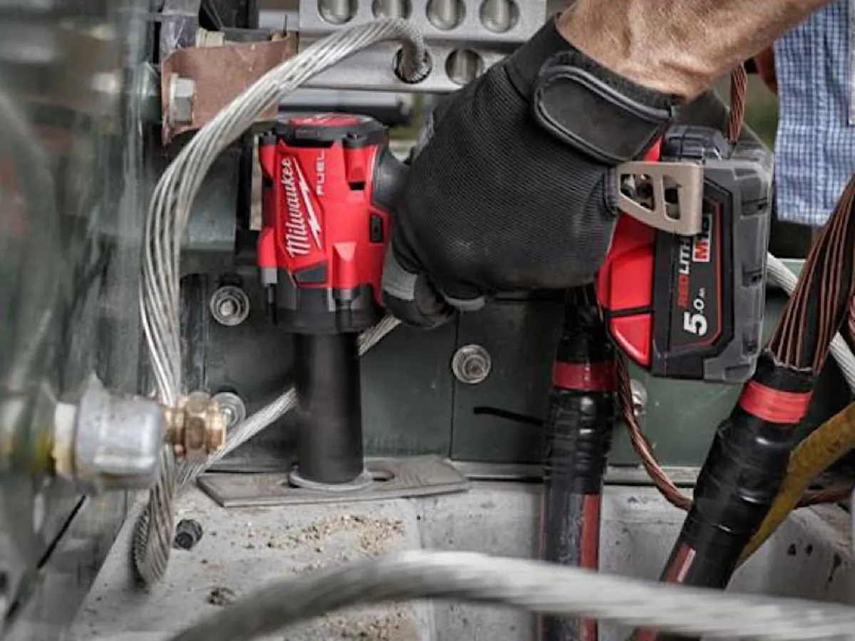 Milwaukee M18 1/2" Stubby Impact Wrench - Image 1