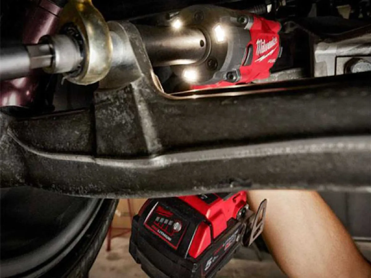 Milwaukee M18 1/2" Stubby Impact Wrench - Image 2