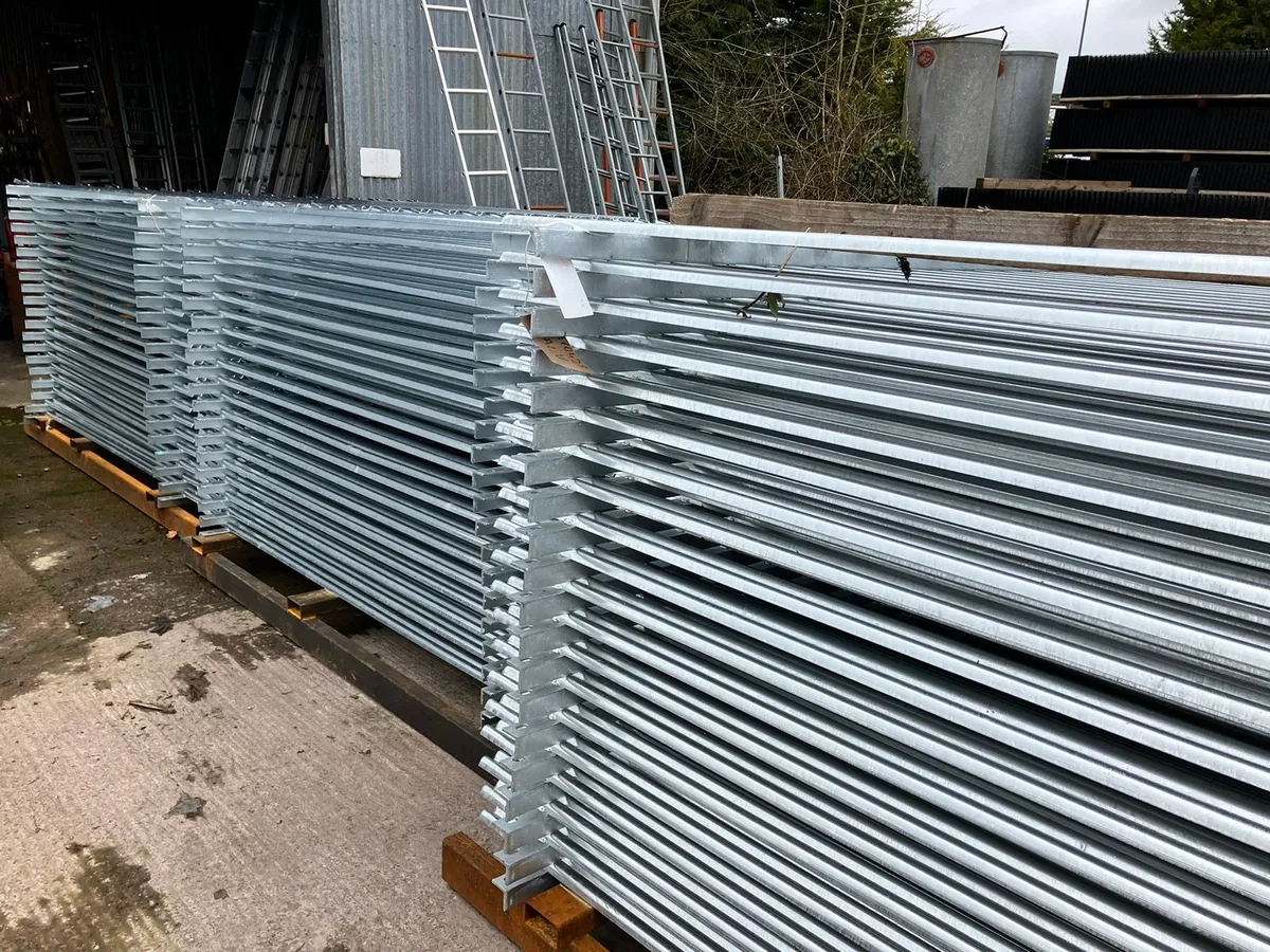 PALISADE FENCING 2400mmH - Image 4