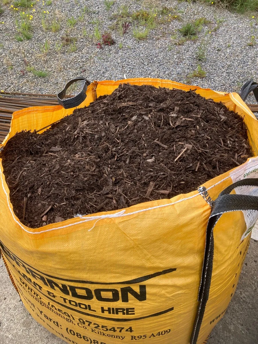 Bark mulch, topsoil, horse manure - Image 4