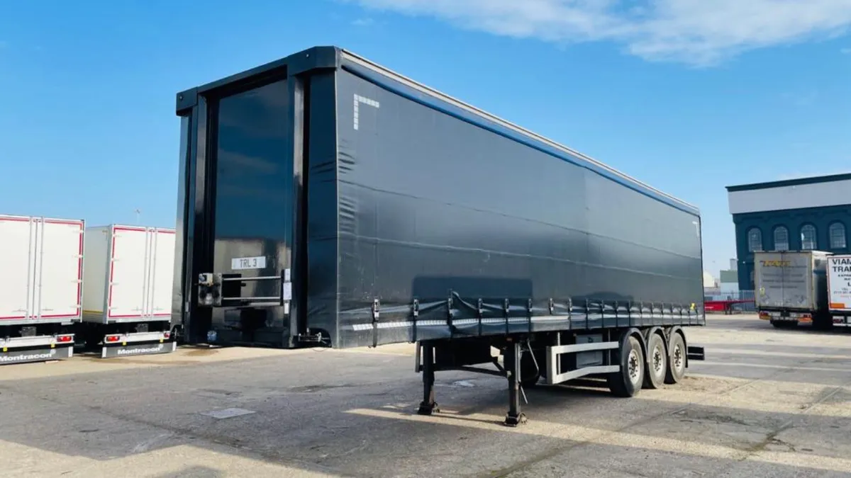 SDC CURTAINSIDE TRAILER WITH MOFFET BRACKETS - Image 2