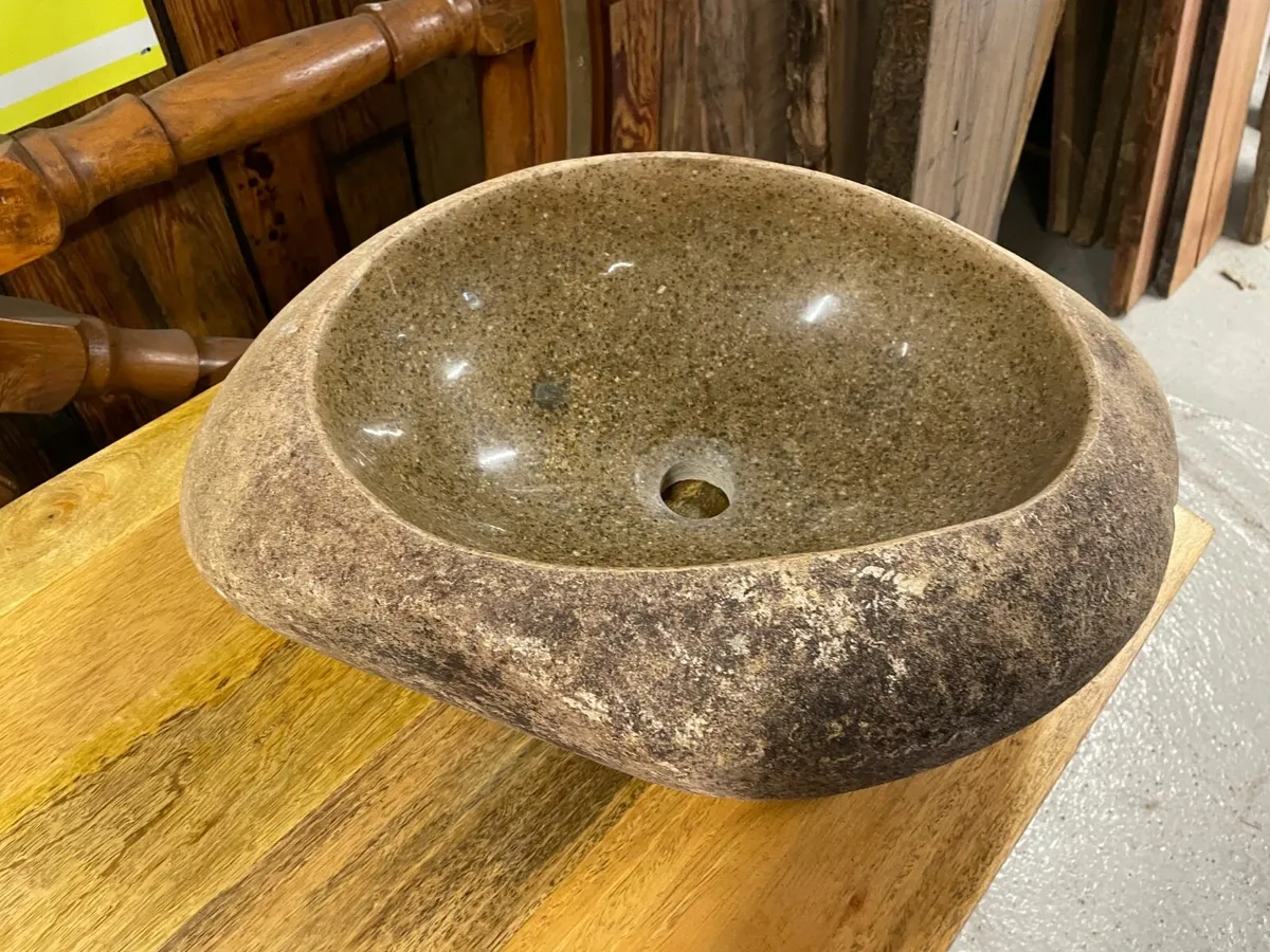 Basalt pebble sink - Image 2