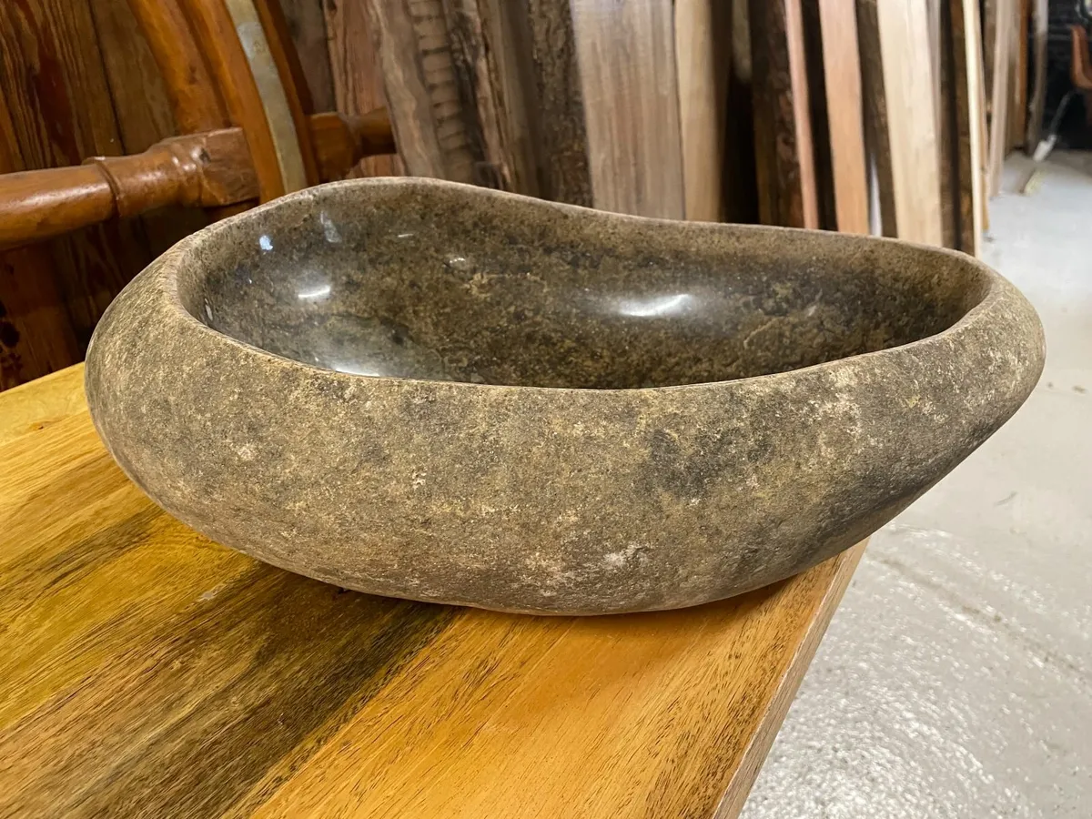 Basalt pebble sink - Image 3