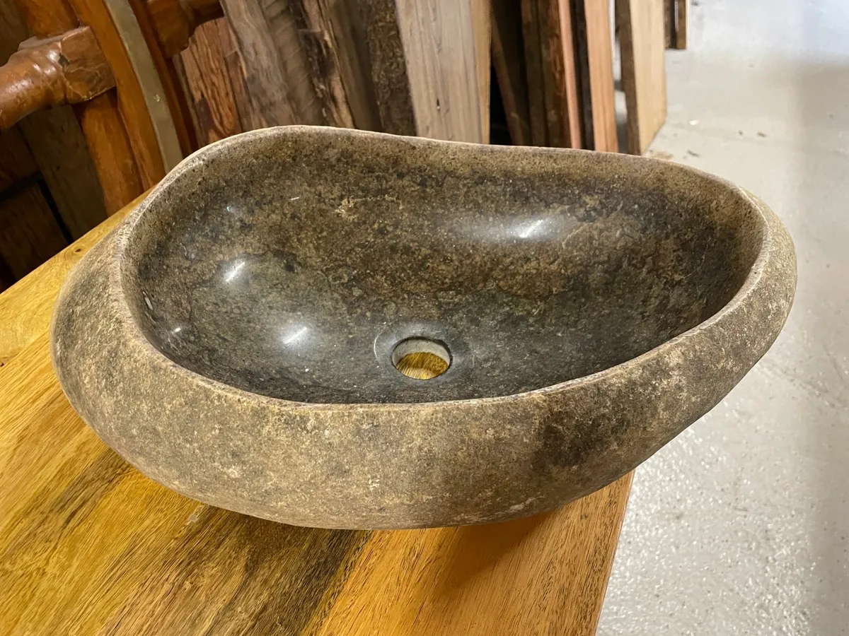 Basalt pebble sink - Image 4