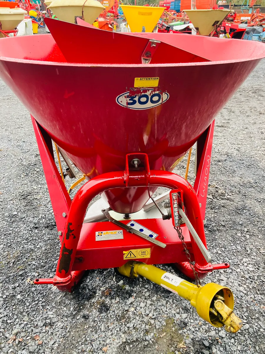 Fleming fertiliser spreader - Image 2