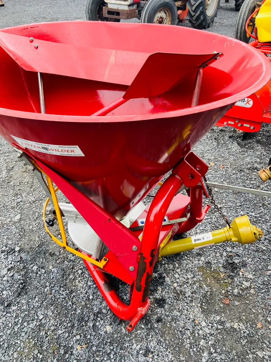 Fleming fertiliser spreader - Image 3