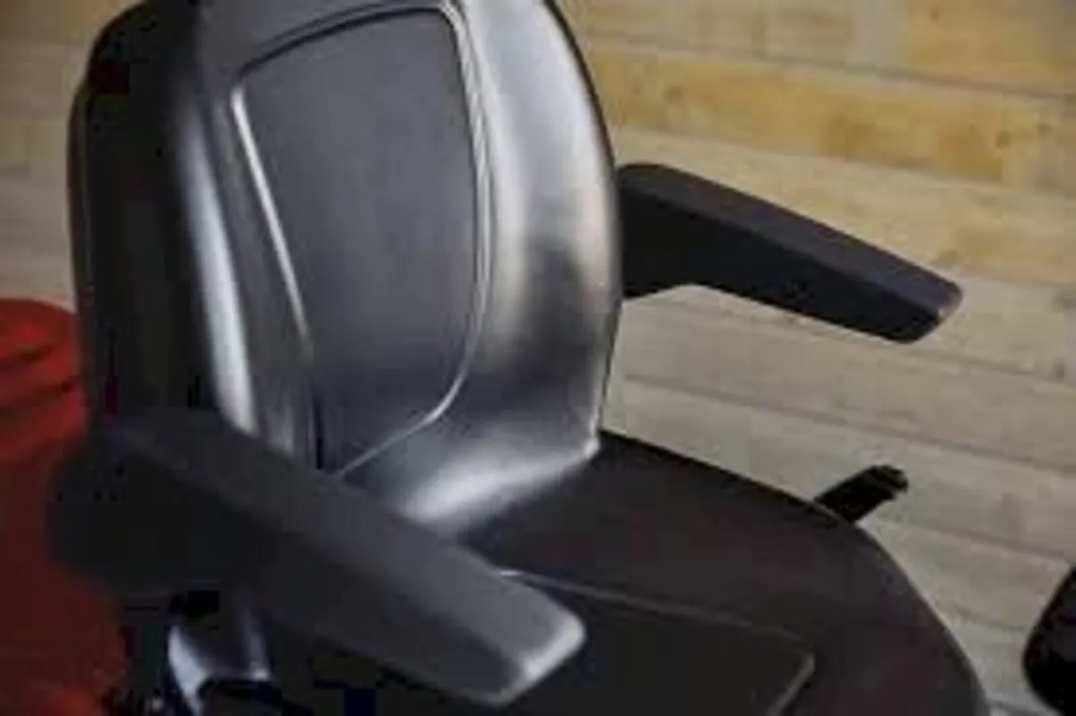 End of Season Sale on Honda Ride on Mowers - Image 3