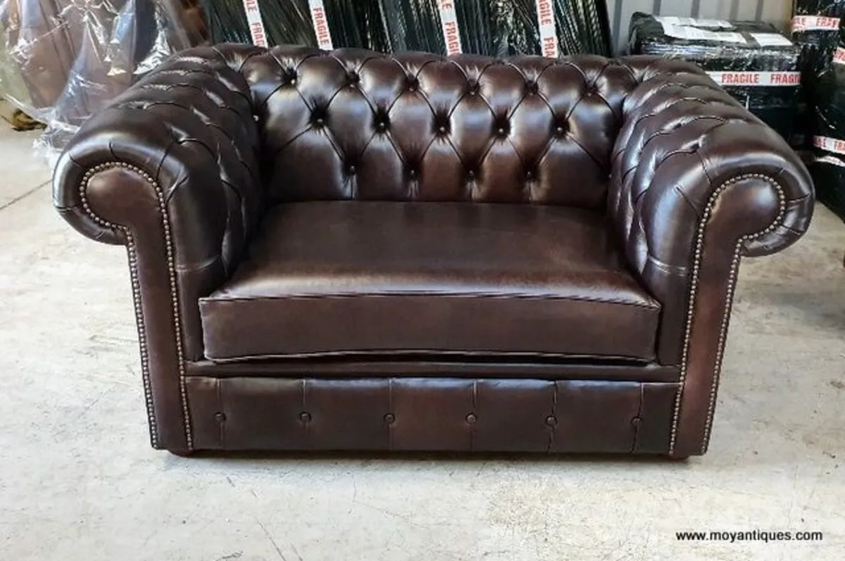 Chesterfield sofa - Image 1
