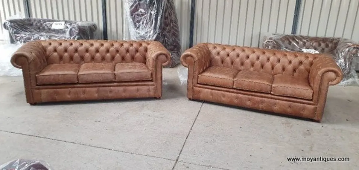 Chesterfield sofa - Image 3