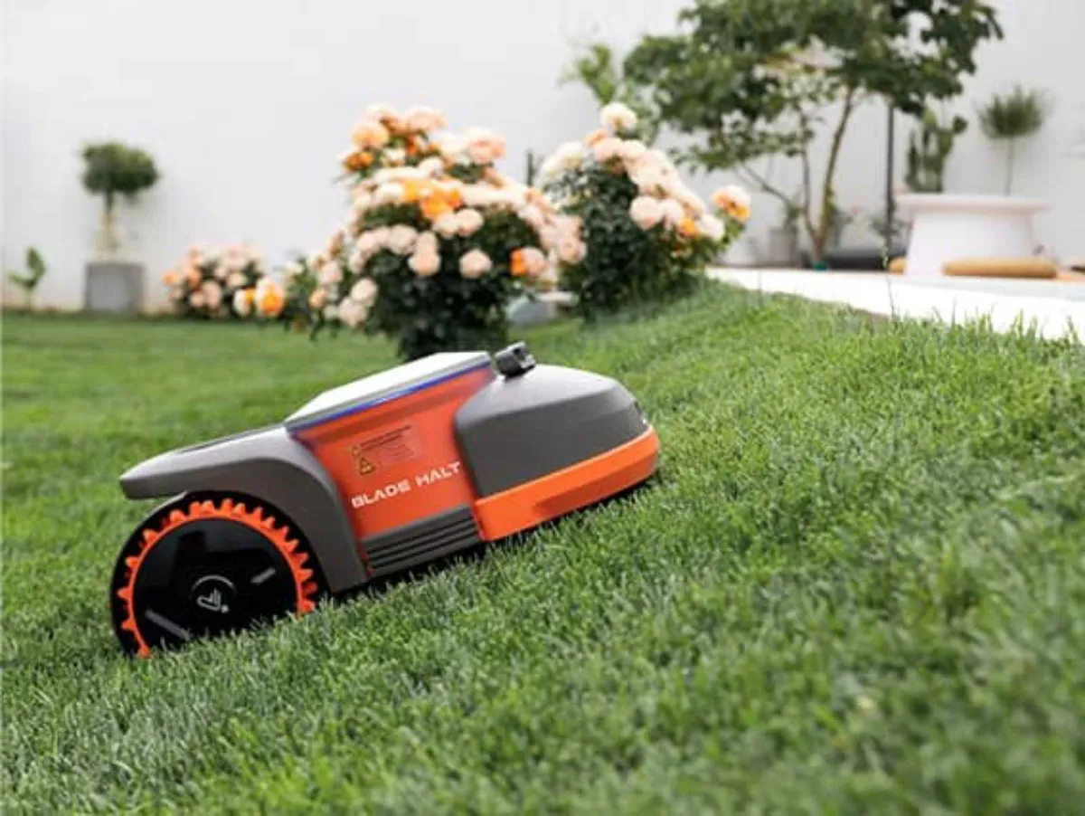 SEGWAY NAVIMOW ROBOT MOWERS - Image 1