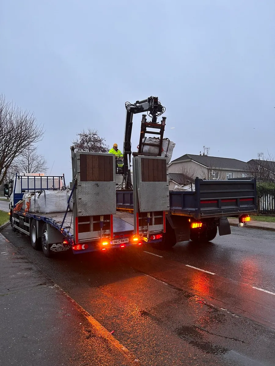 Top soil and screened top soil - Image 3