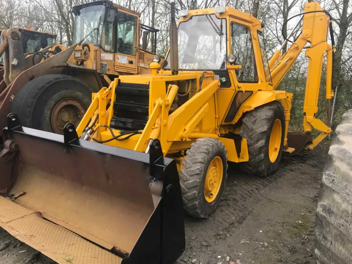 Case 580 g full spec digger loader - Image 1